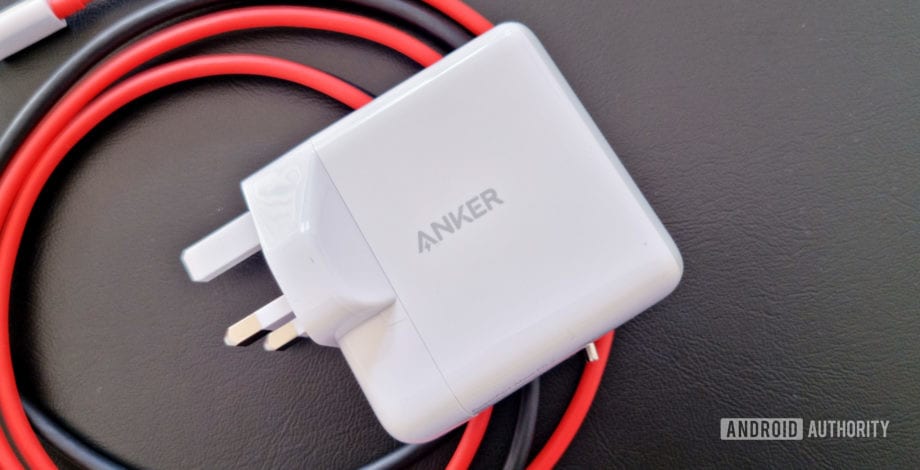 Análise do Anker PowerPort Atom PD 2: construído para USB-C 1 20231130 anker powerport atom pd 2 cables 920x470 1