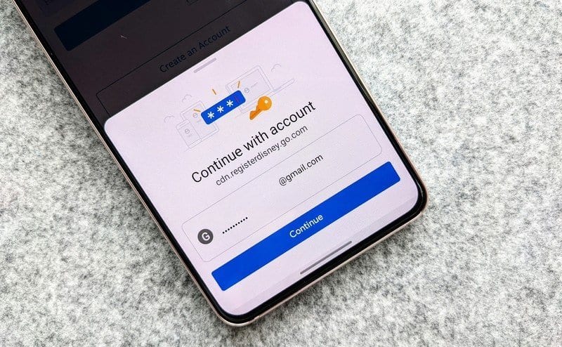 Como usar o Gerenciador de senhas do Google no Android e na web 1 20231130 google passwords on android s21 stamped