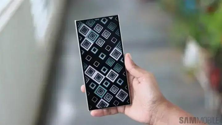 OLED da nova geração promete tela mais brilhante no Galaxy S26 Ultra 1 A palavra chave com base no artigo é "OLED".